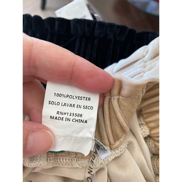 Vada Winter Shorts Velour Shimmer Cream Elastic Waist Pockets Size Small - Picture 3 of 4